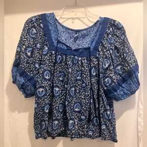Old Navy - Floral Blue Short top with 1/2 Sleeves